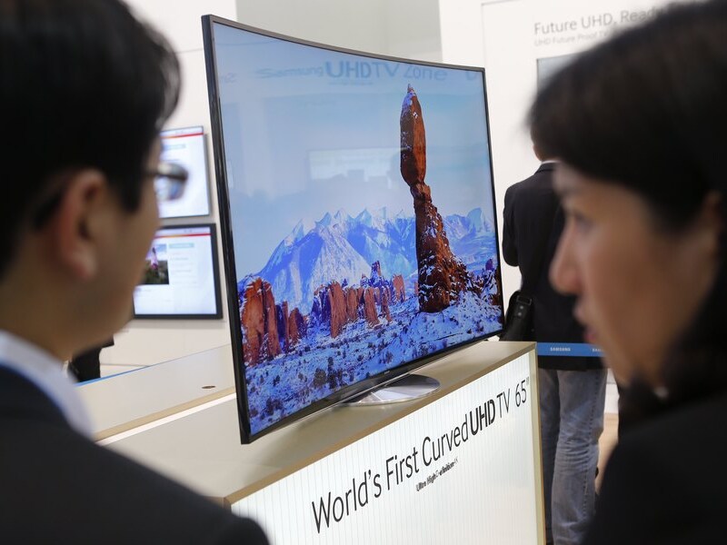 Samsung stelde vorige maand al het eerste gebogen tv-scherm voor.