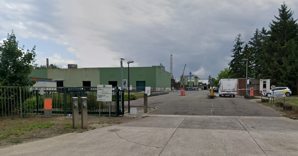 Brand na ontploffing bij zinkrecyclagebedrijf Rezinal in Heusden-Zolder