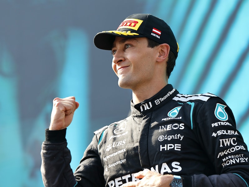 Max Verstappen komt dicht bij eerste overwinning, maar George Russell houdt stand in thriller