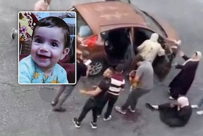 Beelden tonen hoe Israëlische soldaat baby Sam doo