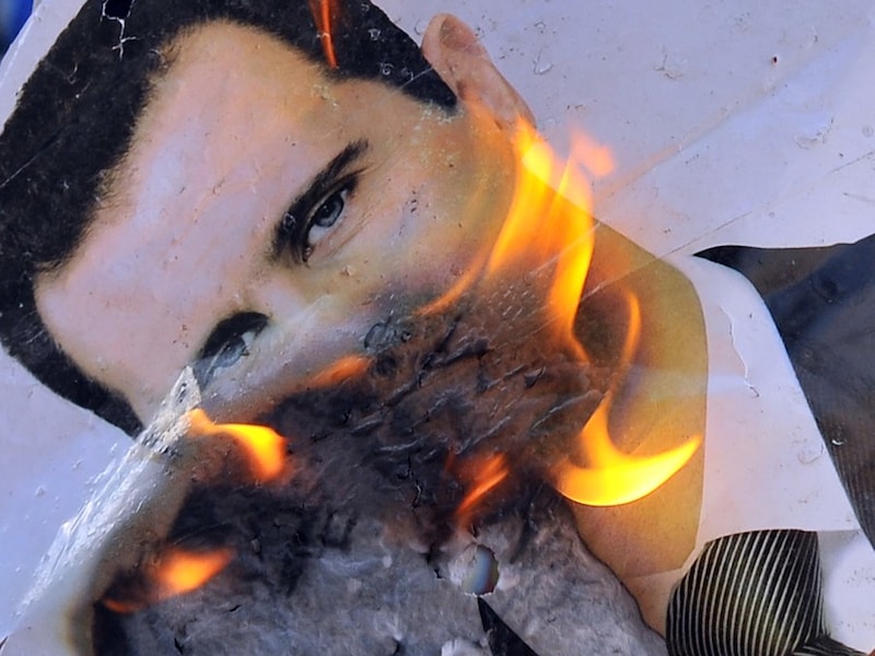 De troepen van president al-Assad zouden de grenzen bewapenen met chemische wapens.