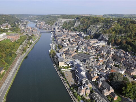 De Maas in Dinant (provincie Namen).