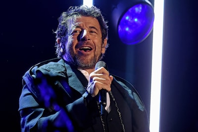 Franse zanger Patrick Bruel in hechtenis genomen na beschuld