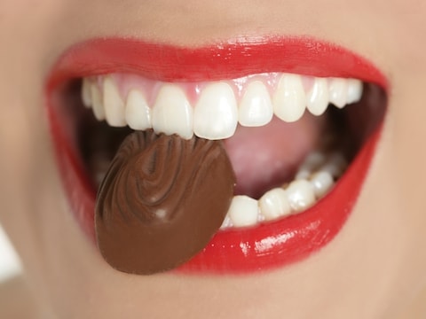 Melkchocolade heeft minder goede stoffen, maar ook minder calorieën.