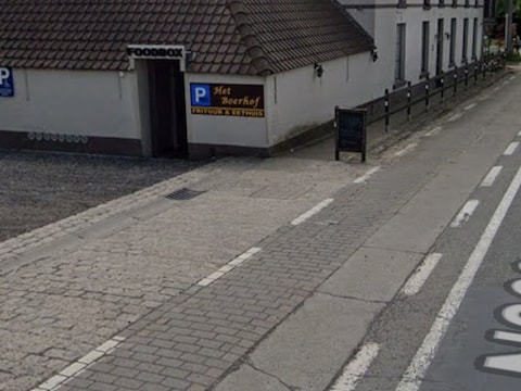 De beklaagde viseerde meerdere automaten in Koekelare. 