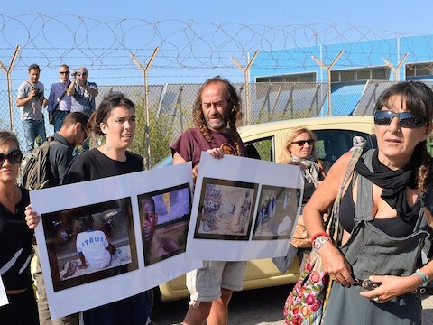 Bewoners van Lampedusa protesteerden op de luchthaven.