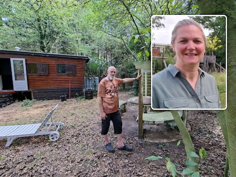 Jean Van Aelst aan zijn caravan in Poederlee., Inzet: Ellen Piedfort van LEF wordt de nieuwe schepen van Onderwijs.