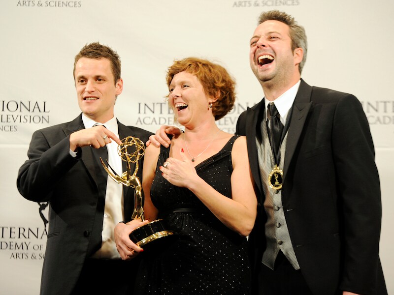 Tom Baetens (l) tijdens de Emmy Awards in New York.