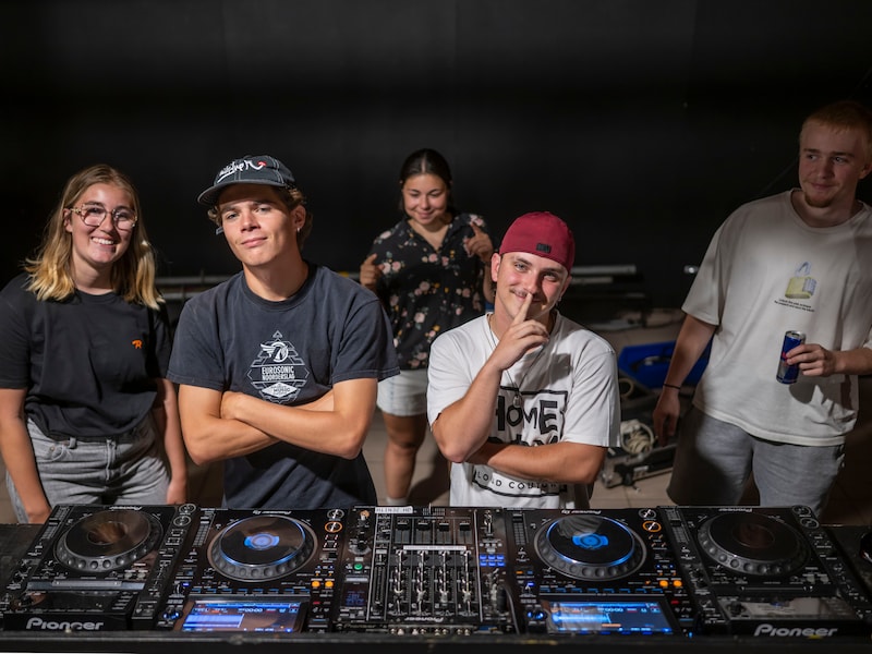 Jeugdhuis Zenith ontvangt Beetleback2School: “Transformatie naar underground club”