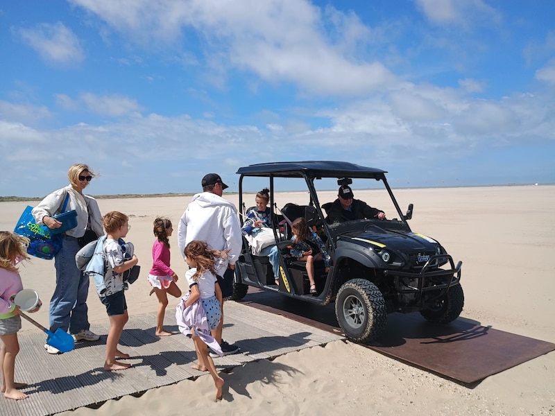 102-jarige passagier is één van de bijna 12.000 mensen die deze zomer gebruik maakten van de strandbuggy’s in Zeebrugge