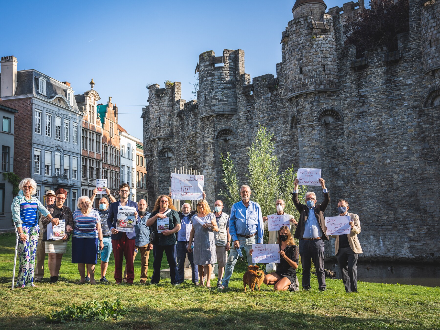 Gent wil onthaalpaviljoen neerpoten op parkje naast Gravensteen, buurtbewoners reageren furieus: “Dit is het laatste stukje groen in de wijde omtrek” 