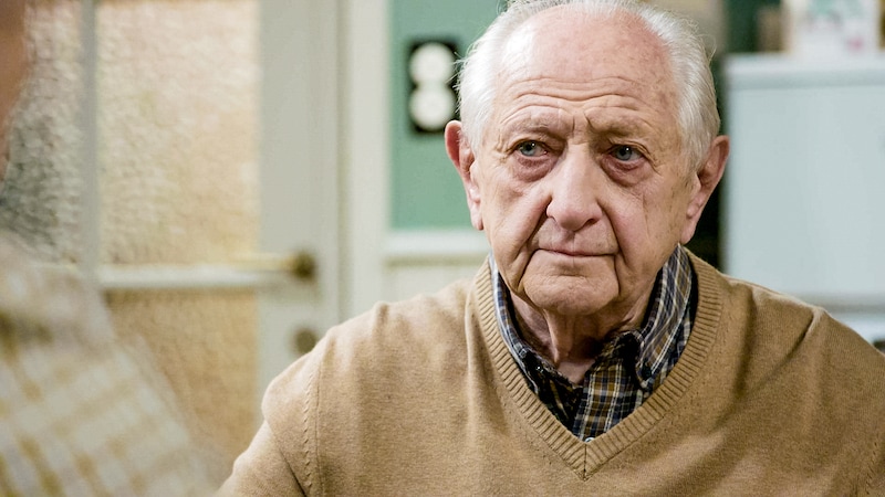 Ray Verhaeghe blaast 95 kaarsjes uit: “Als acteur met zeventig jaar dienst  móet ik niet meer werken, maar 'Familie' is mijn levenselixir” | Showbizz |  HLN.be