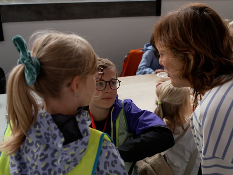 Geen opvang meer op het einde van de vakantie? Deze kinderen mochten mee naar het werk van mama