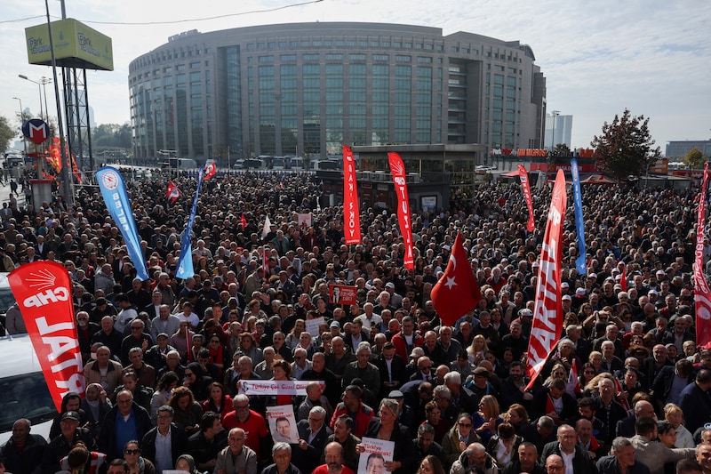El arresto de Imamoglu provocó la mayor protesta en diez años.