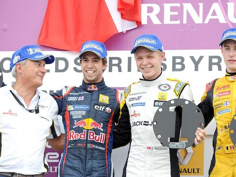 Stoffel Vandoorne, rechts van winnaar Kevin Magnussen.