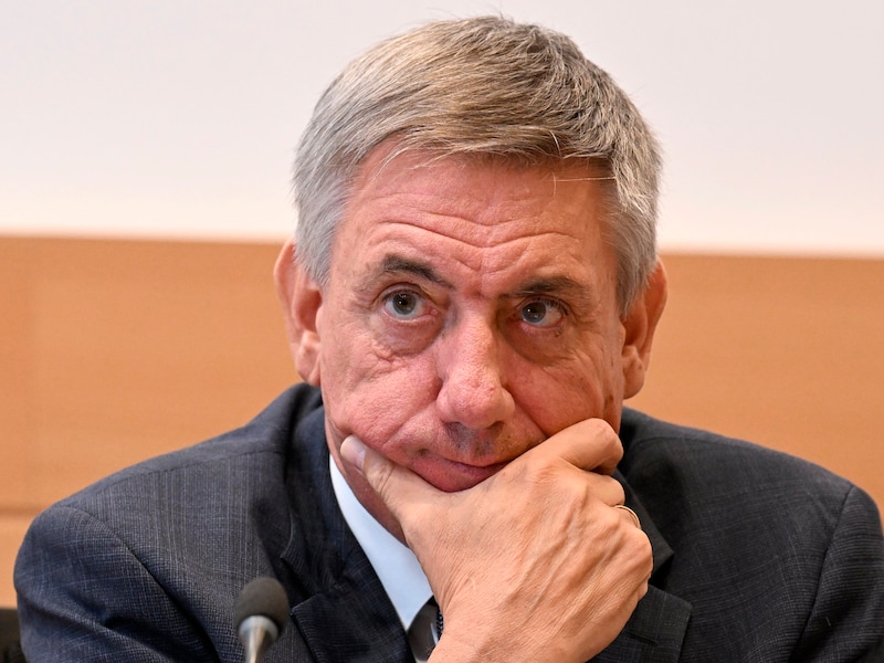 Op het bureau van minister van Financiën Jan Jambon (N-VA) ligt een explosieve nota.