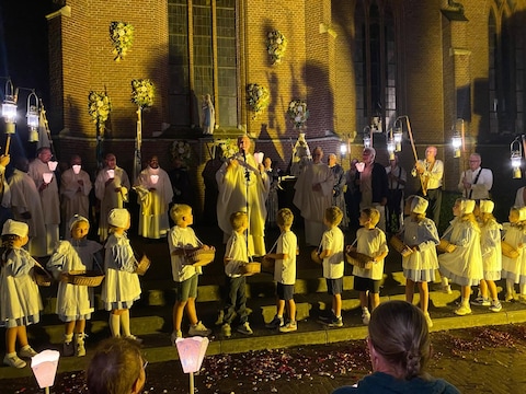 De kaarsjesprocessie in Baarle-Hertog