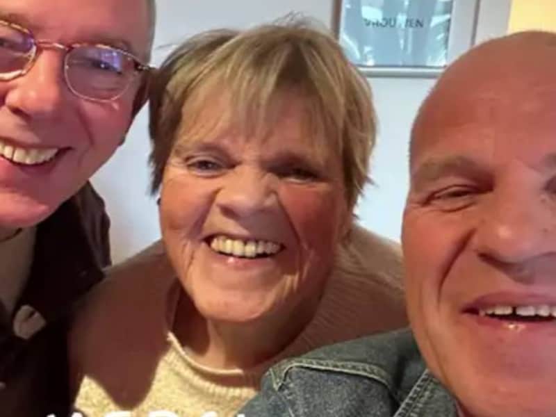 Margriet Hermans in ‘Kamp Jeroom’ naast Herman Verbruggen en Sergio Quisquater. Ook zij hadden zich verstopt in een koe. 