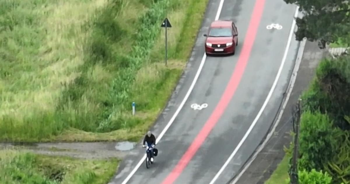 Politie controleert met droneteam op autobestuurders die inhaalverbod in fietsstraten negeren