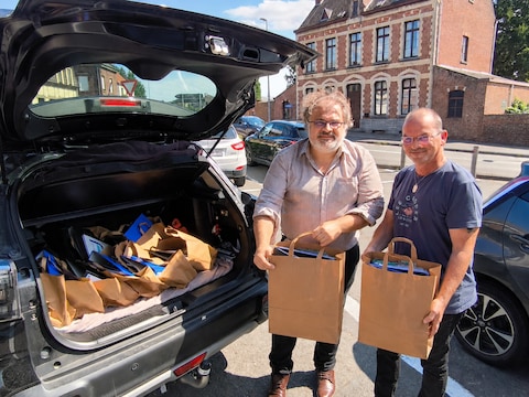 Met het einde van de zomervakantie in zicht heeft Vlaams Belang Zottegem opnieuw schoolpakketten uitgedeeld aan gezinnen.