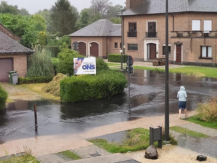 ‘Straat van de Toekomst’ volledig blank door verstopte riool | Sint ...