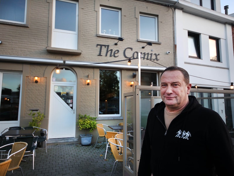  Achter de toog staat Michaël ‘Mite’ Callewier (56), en dat al bijna 30(!) jaar. 