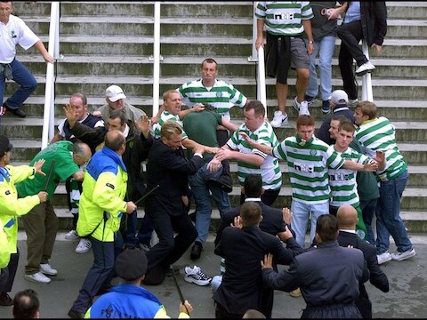 De politie van Amsterdam kreeg het voorafgaand aan Ajax-Celtic aan de stok met Schotse supporters.