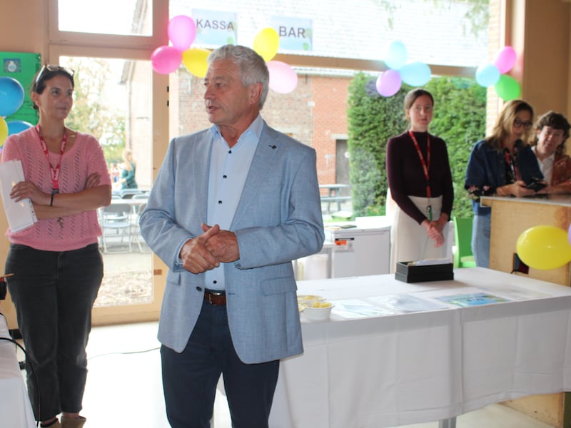 Burgemeester Gerard Liefooghe van Alveringem, geflankeerd door centrumdirecteur Saaida Zouita, nam het welkomstwoord op zich.