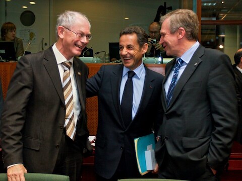 Premier Herman Van Rompuy met Nicolas Sarkozy en Yves Leterme op de Europese top, vorige week in Brussel.