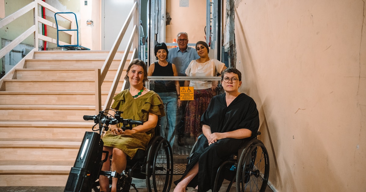 Gent maakt stadhuis toegankelijker met twee nieuwe plateauliften voor ...