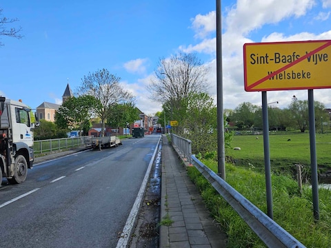 De Mandelbrug op de grens van Wakken (Dentergem) en Sint-Baafs-Vijve (Wielsbeke).