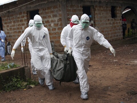 Volgens de WHO steeg het aantal doden door ebola vrijdag tot 961.