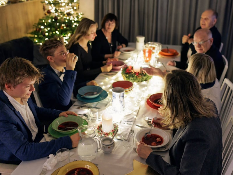 “Vorig jaar was ik niet eens welkom op het kerstfeest”: hoe vermijd je conflicten tijdens de feestdagen? 