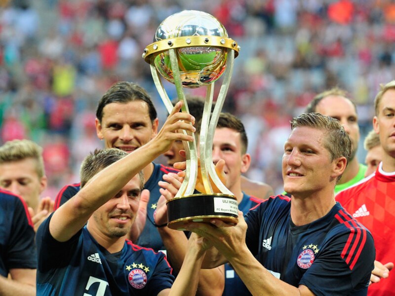 Bayern München mocht na afloop de beker in de lucht steken