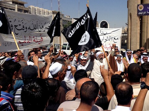 Aanhangers van ISIS demonstreren in Mosul.