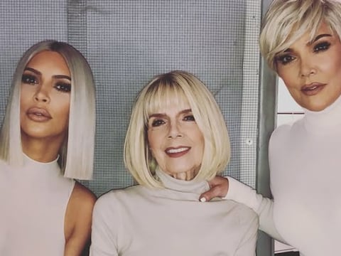 Kim Kardashian samen met haar grootmoeder MJ en haar moeder Kris Jenner.