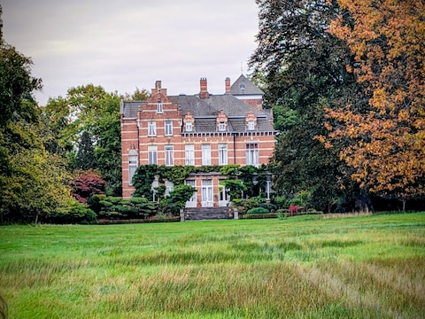 Kasteel Ronsevaal grenst aan de Gerstjens in Erembodegem.