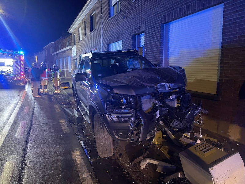 Ook aan de pick up Ford Ranger was bijzonder veel schade. 