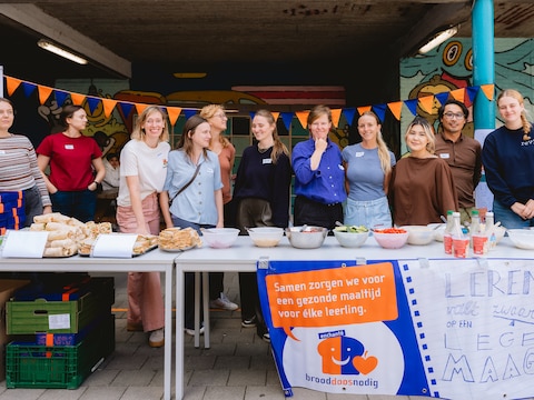 Meer dan 500 leerlingen in Gent starten het nieuwe schooljaar met een gezonde en voedzame lunch tijdens de actie Goed Begonnen van Brooddoosnodig.