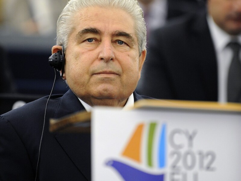 Christofias laat zich meteen opmerken.