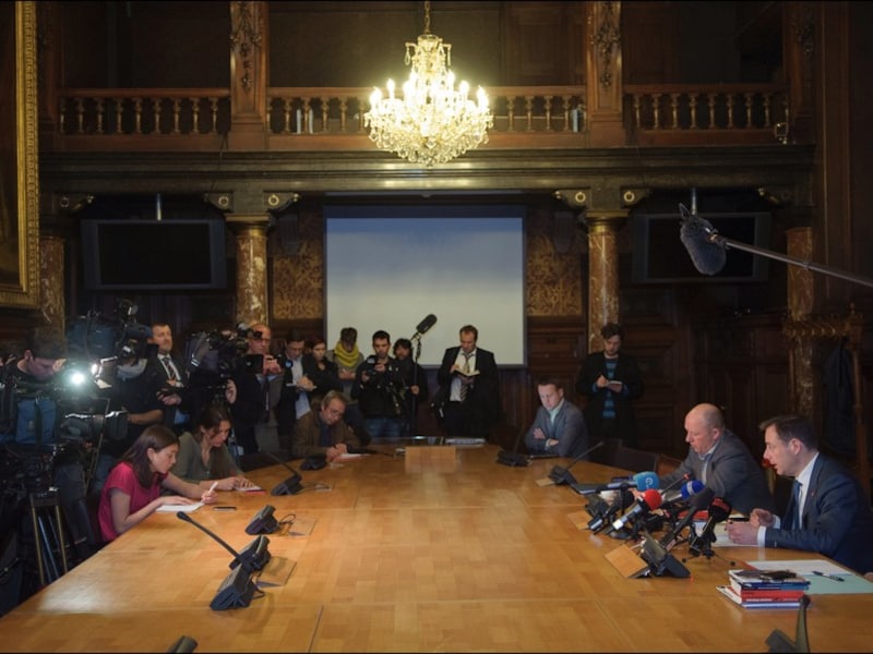 Grote mediabelangstelling voor het burgemeestersoverleg in het Antwerpse stadhuis.