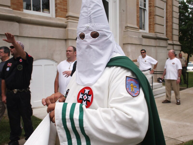 Leden van de extreemrechtse rascistische Ku Klux Klan.