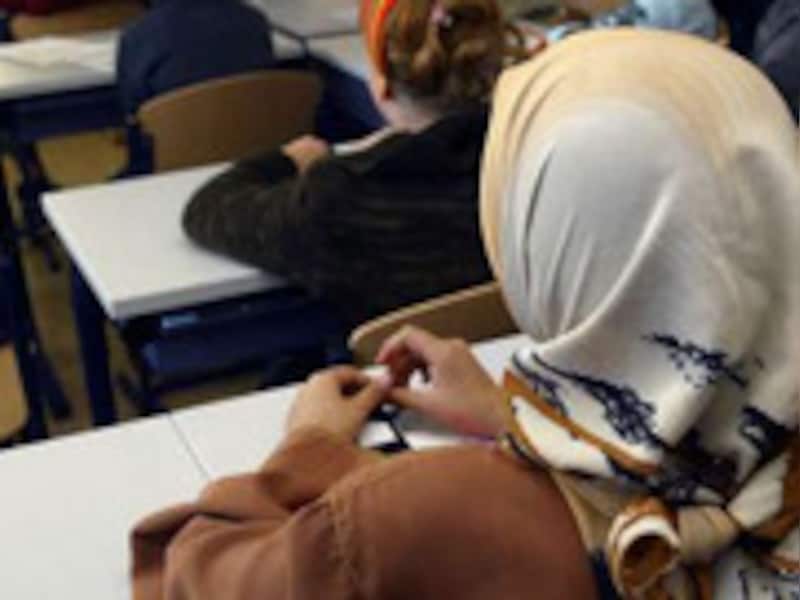 Hoofddoeken kunnen in het onderwijs.