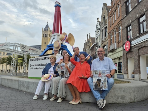 Paris MontmARTre is aan de 31e editie toe. We herkennen vooraan Rosy Jonckheere, voorzitter Lucrèce Surmont, schepen Mieke Vanbrussel en Bart Verstraete. Achteraan staan  Rik Vannevel, Jürgen Vannieuwenhuyse en Jacques Fournier. 