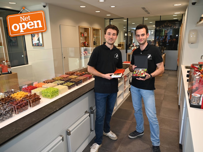 Quinten en Loïc in de nieuwe winkel van House of Chocolate in Kruibeke.