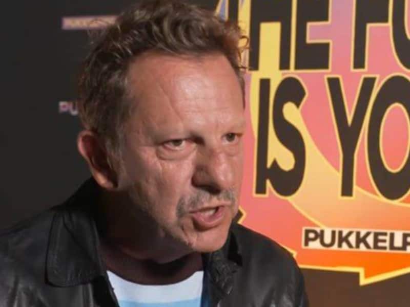 dEUS-frontman Tom Barman stelt fans gerust over zieke Mauro: “Hij stelt het goed”