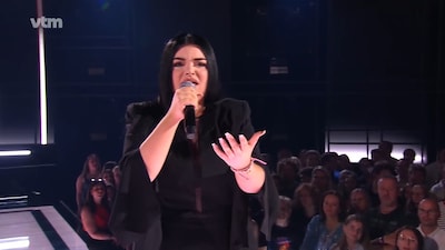 Klein technisch probleem bij eerste nummer van Maëlle in ‘The Voice’, finaliste krijgt herkansing. Volg het hier live