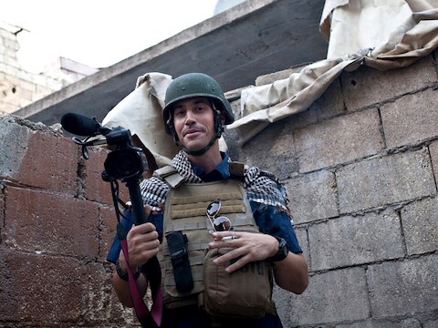 De Amerikaanse journalist James Foley, hier aan het werk in Syrië in 2012, werd door militanten van IS onthoofd.