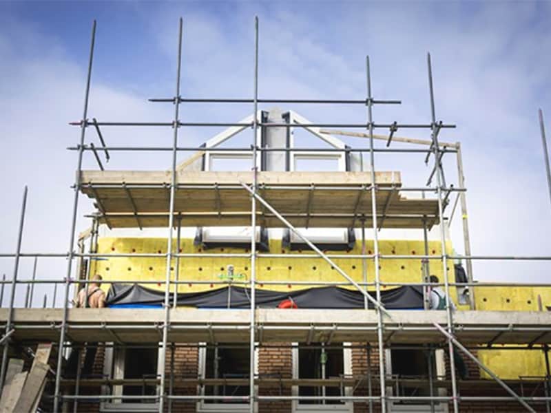 Bouwbedrijven trekken aan alarmbel: “Verschil tussen nieuwbouw en renovatie is onverantwoord”