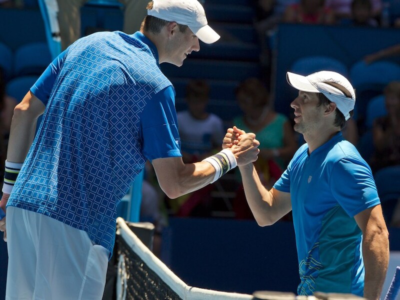 John Isner nam de maat van Daniel Munoz-De La Nava (rechts).